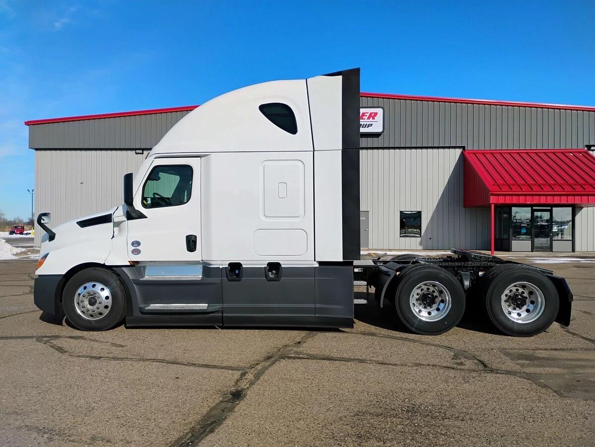 2026 Freightliner Cascadia in Eau Claire, WI — photo 8