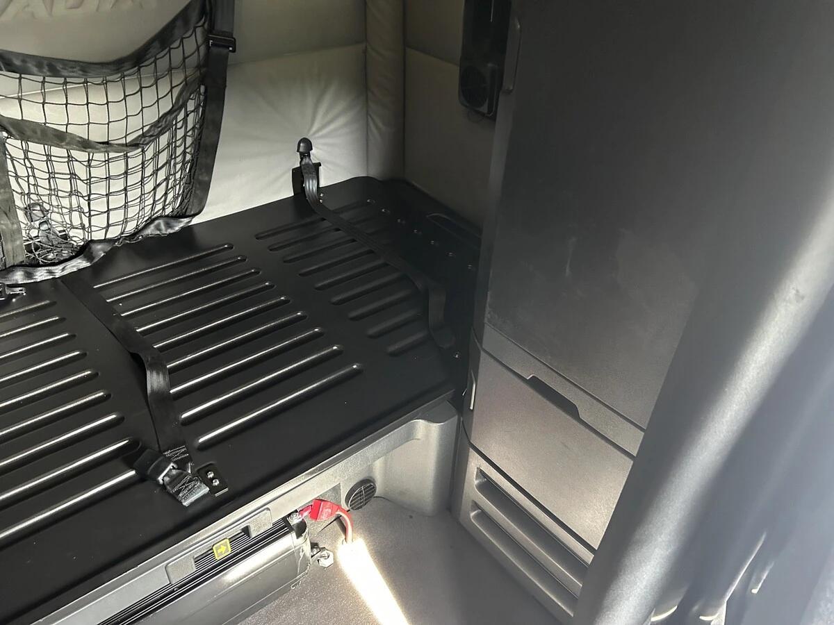 2022 Freightliner Cascadia — photo 15