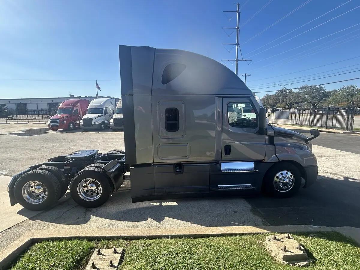 2021 Freightliner Cascadia in North Texas, TX — photo 4
