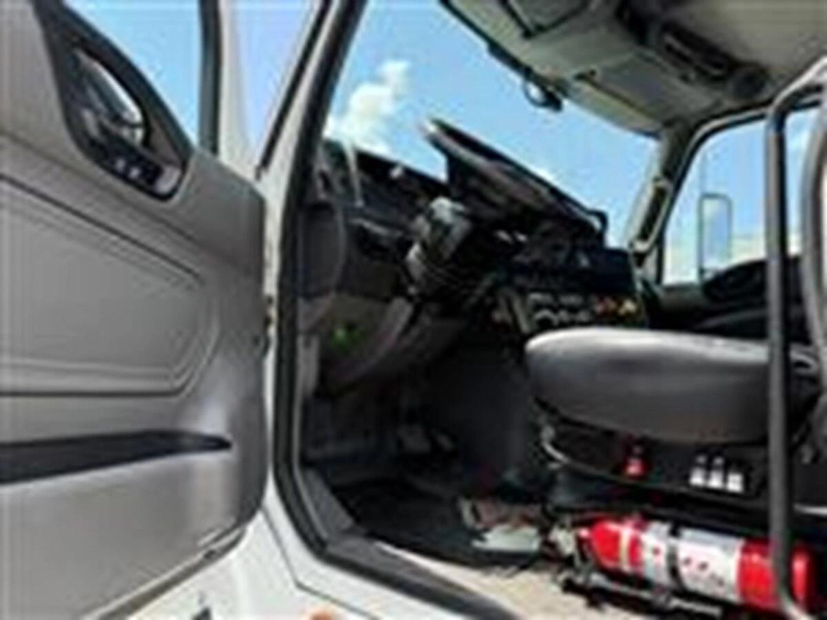 2019 International LT in Austin, IN — photo 2
