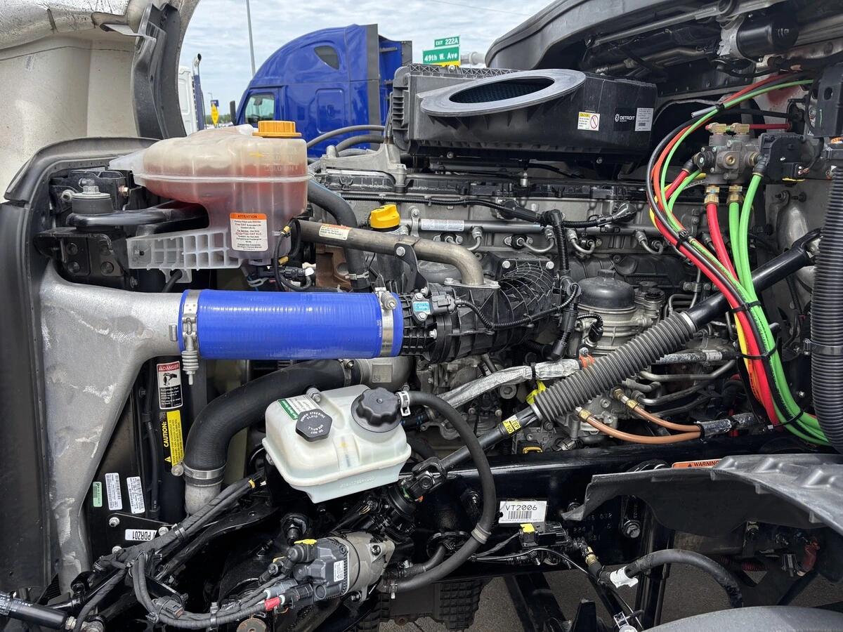 2025 Freightliner Cascadia — photo 27