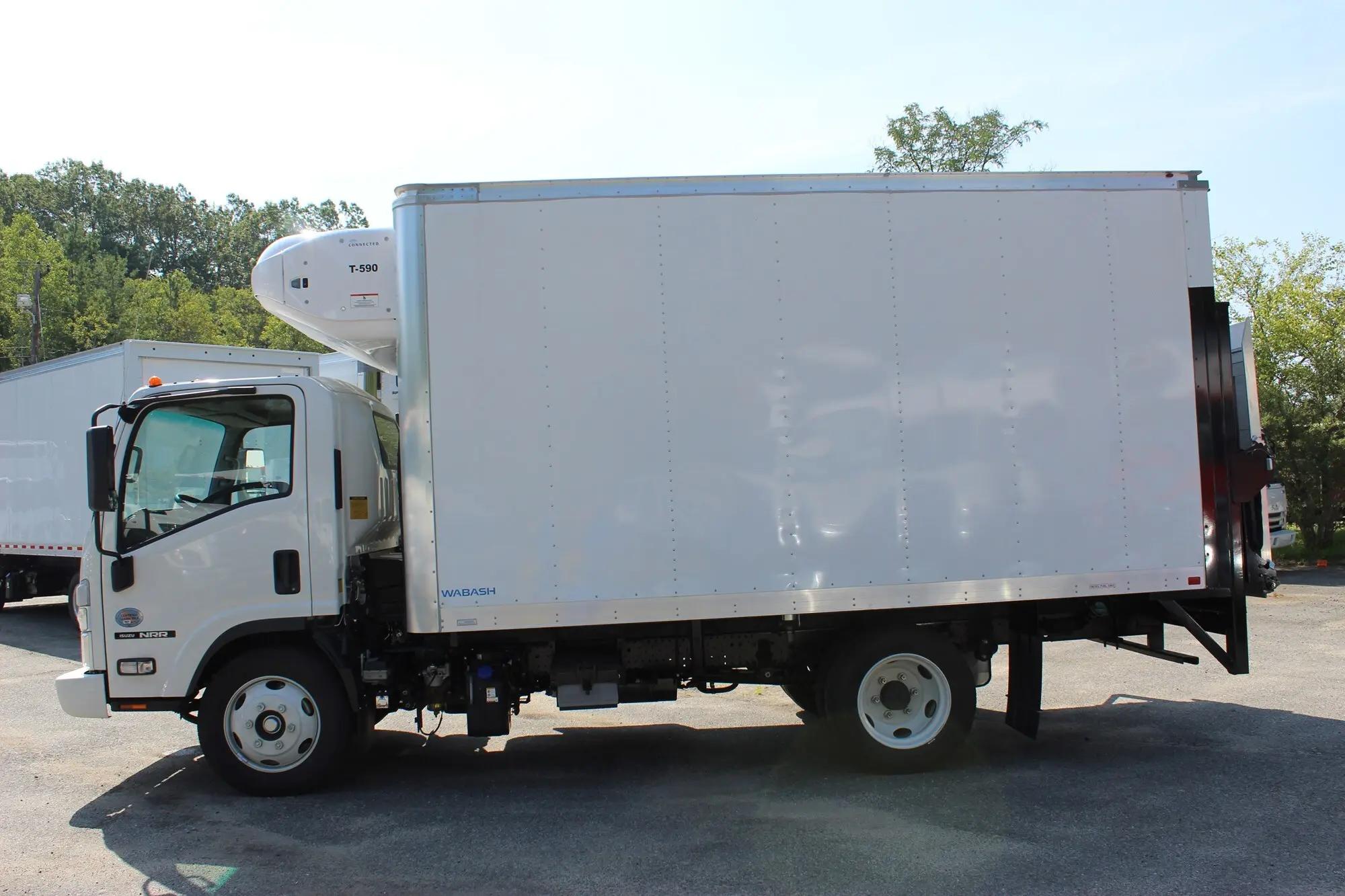 2024 Isuzu NRR in Wilmington, MA — photo 8