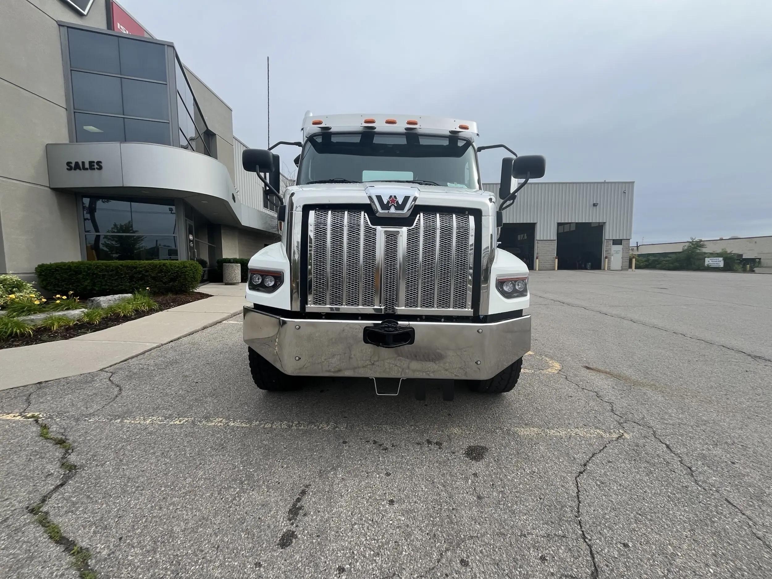 2026 Western Star 47X in Hamilton, ON — photo 2