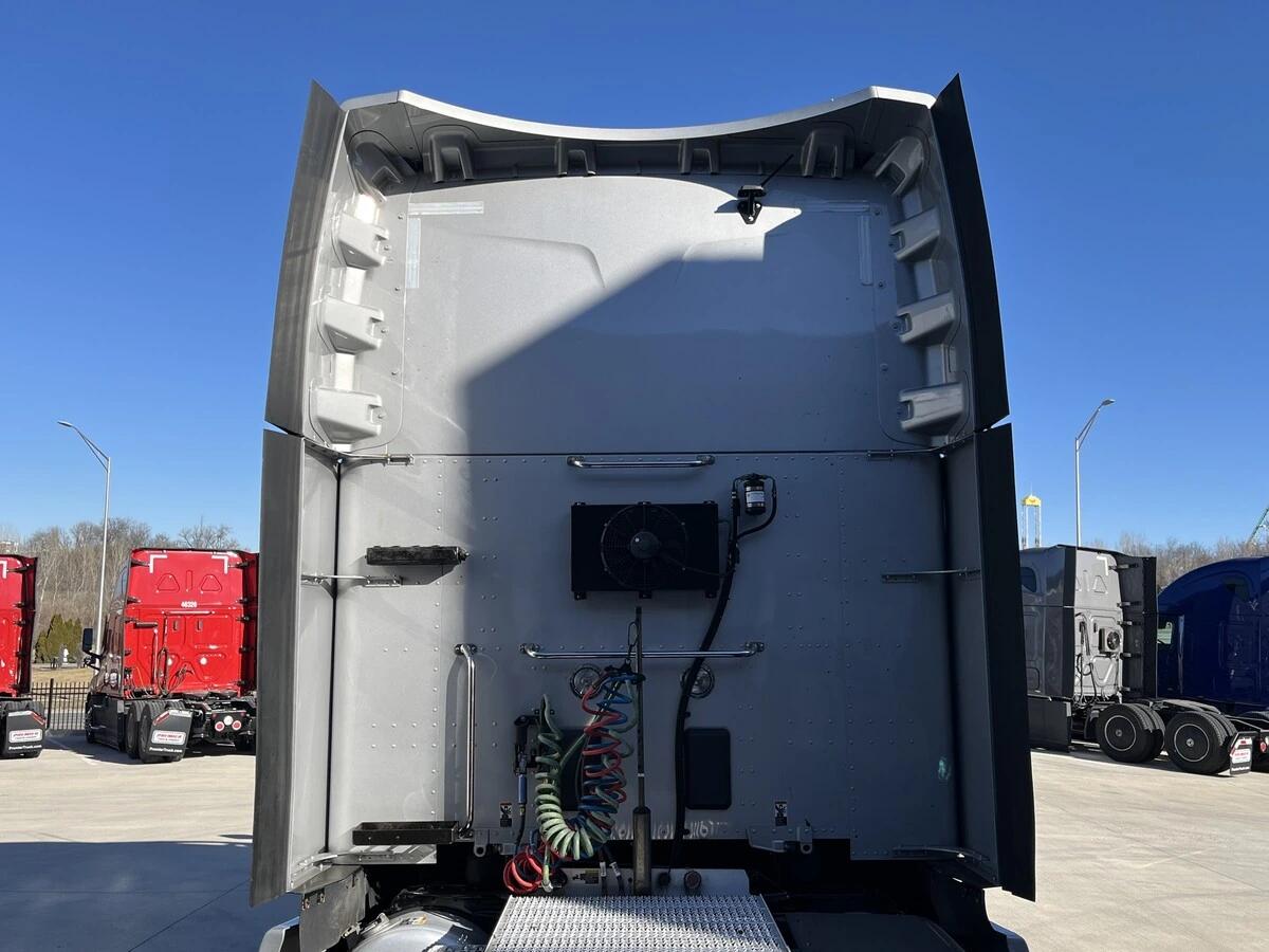 2023 Peterbilt 579 in Kansas City, MO — photo 6