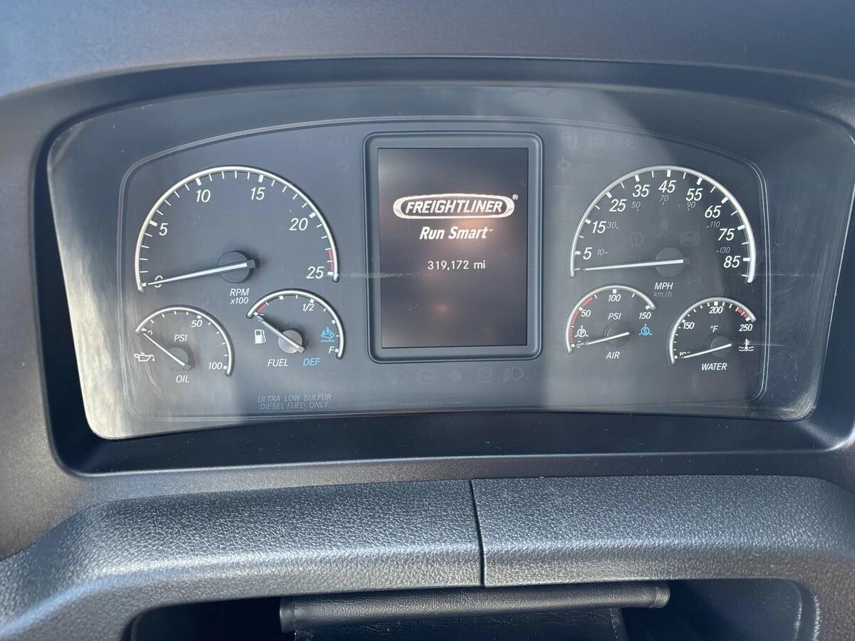 2025 Freightliner Cascadia — photo 20