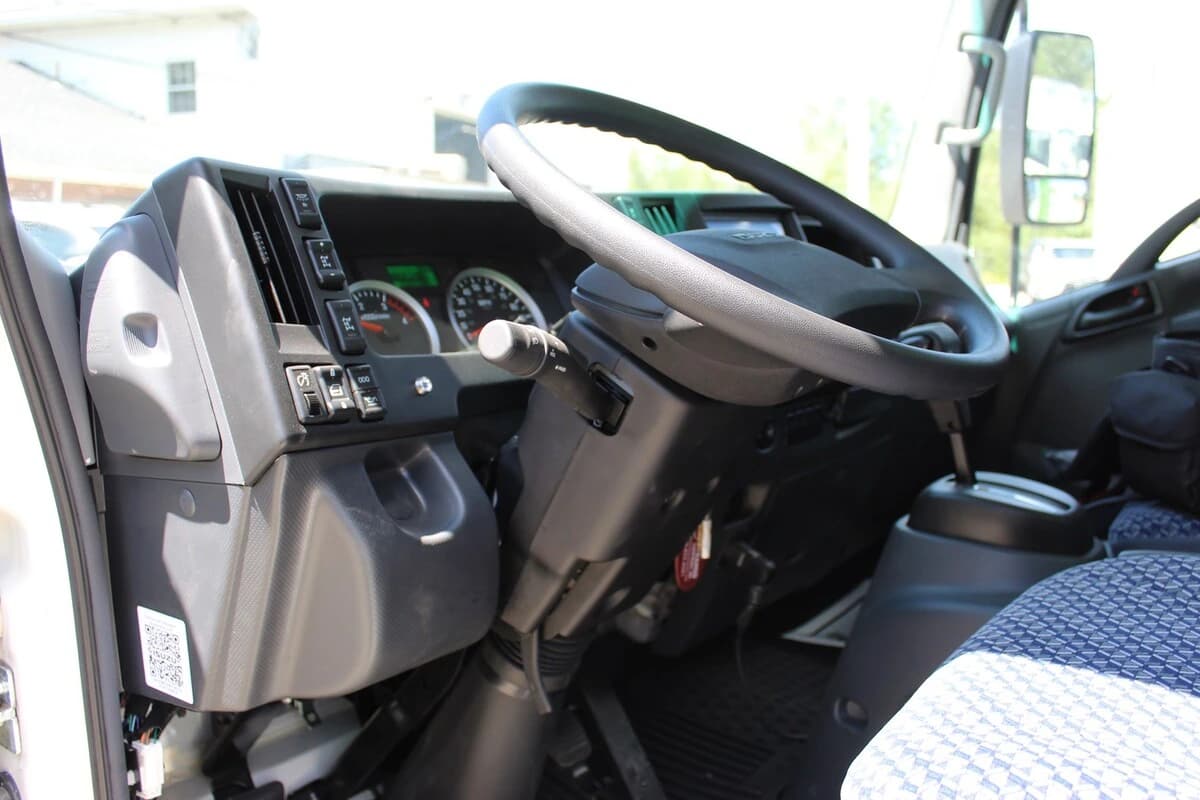 2024 Isuzu NRR in Danbury, CT — photo 5