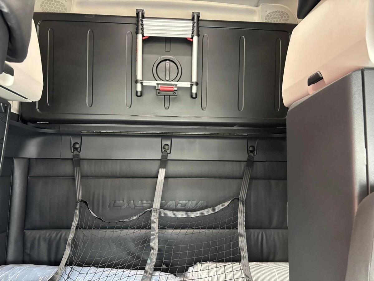 2027 Freightliner Cascadia — photo 11