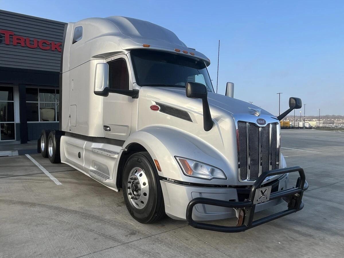 2023 Peterbilt 579 in Kansas City, MO — photo 12