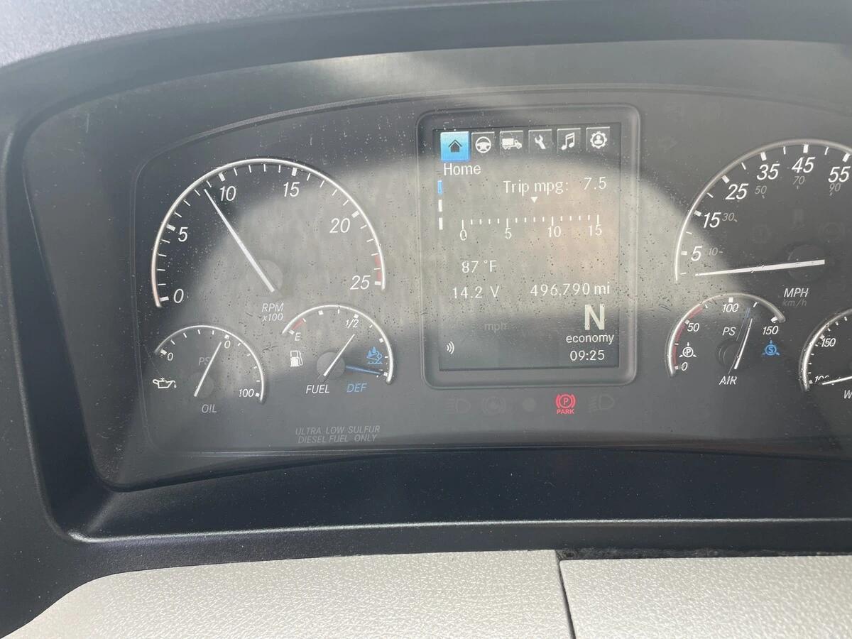 2022 Freightliner Cascadia — photo 19