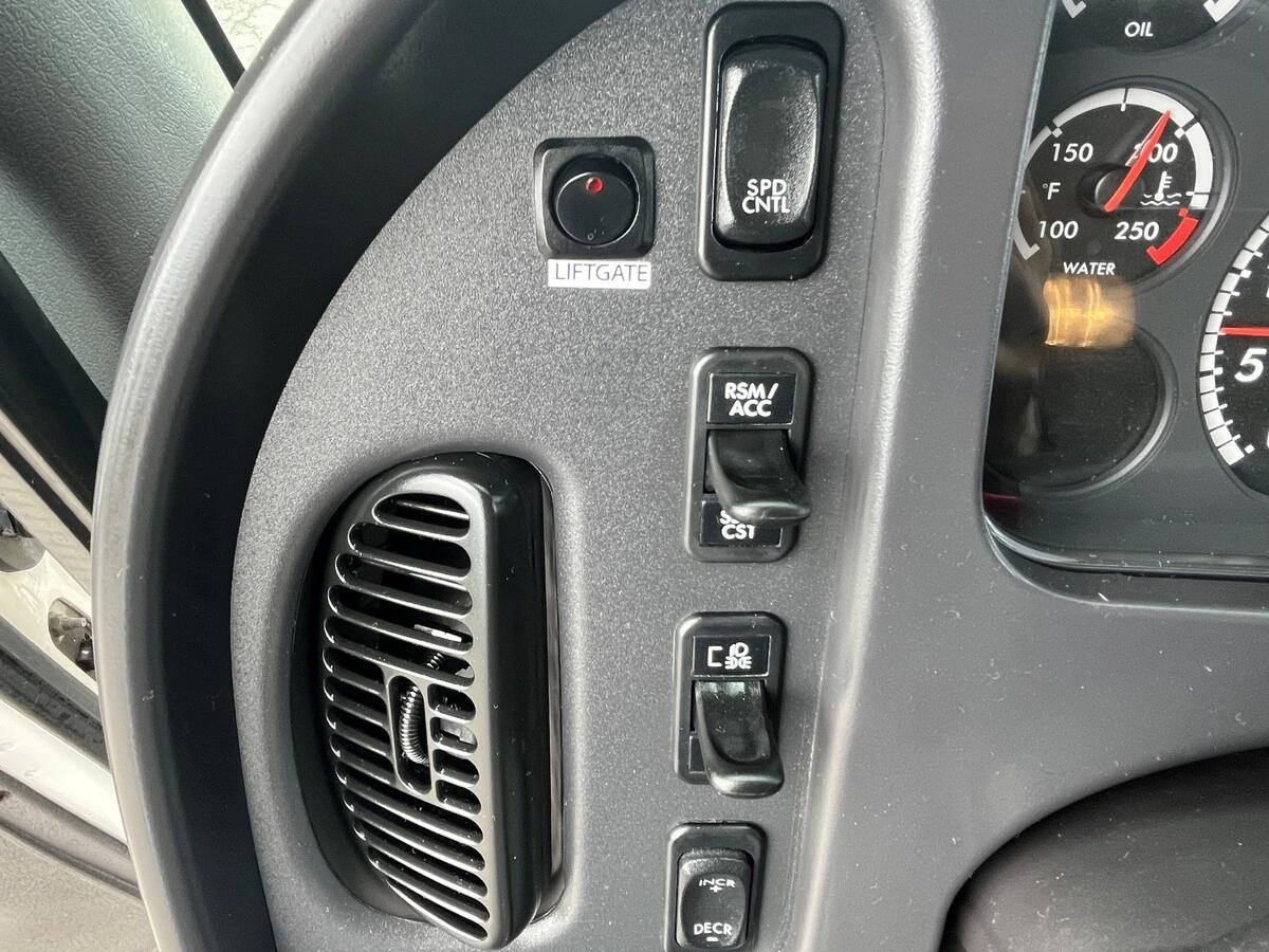 2019 Freightliner M2 106 — photo 32