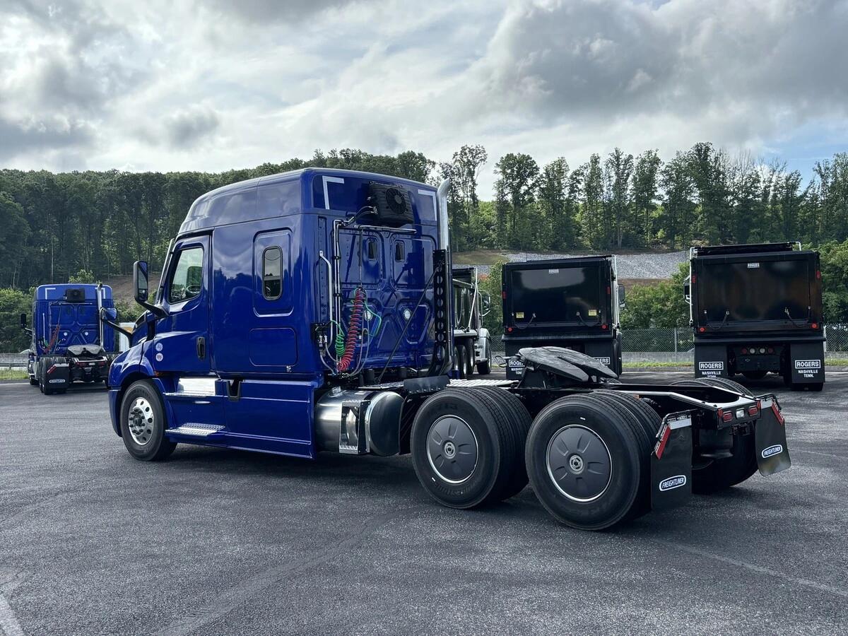 2026 Freightliner Cascadia in Knoxville, TN — photo 7