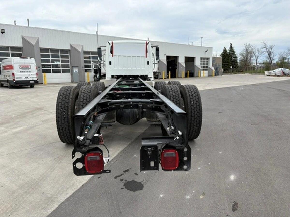 2027 Freightliner M2 106 — photo 4