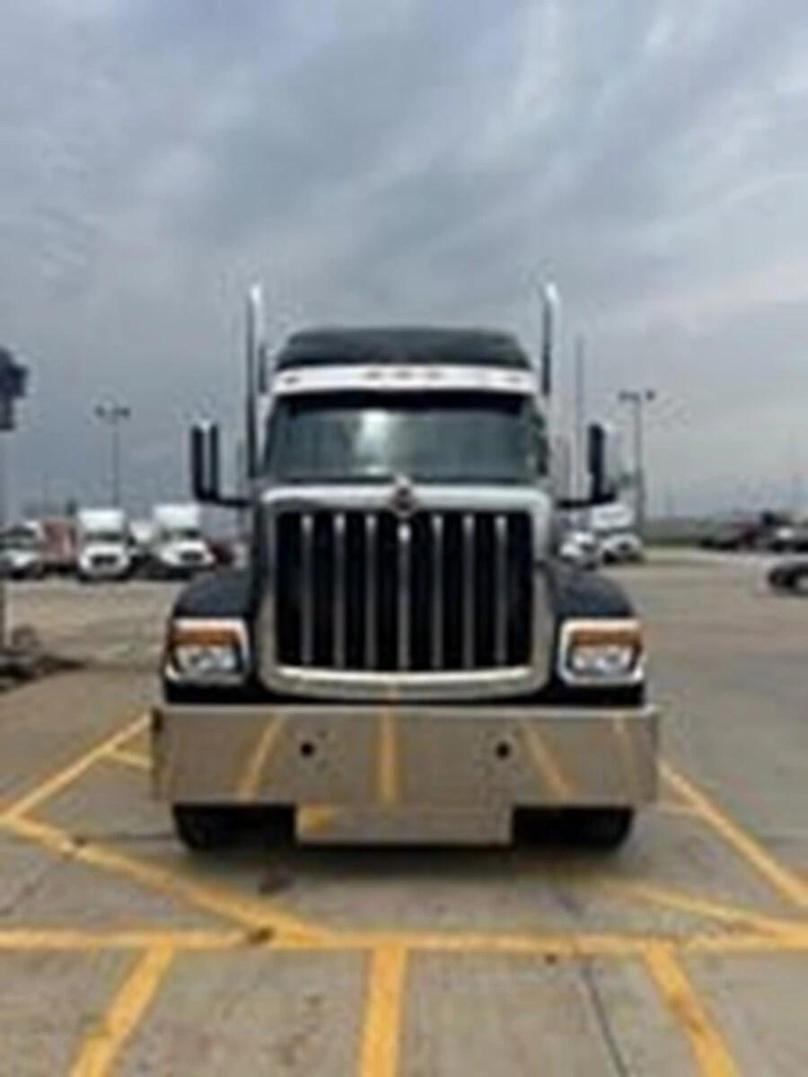 2025 International HX in Dubuque, IA — photo 2