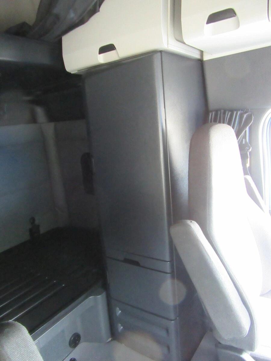 2022 Freightliner Cascadia — photo 22