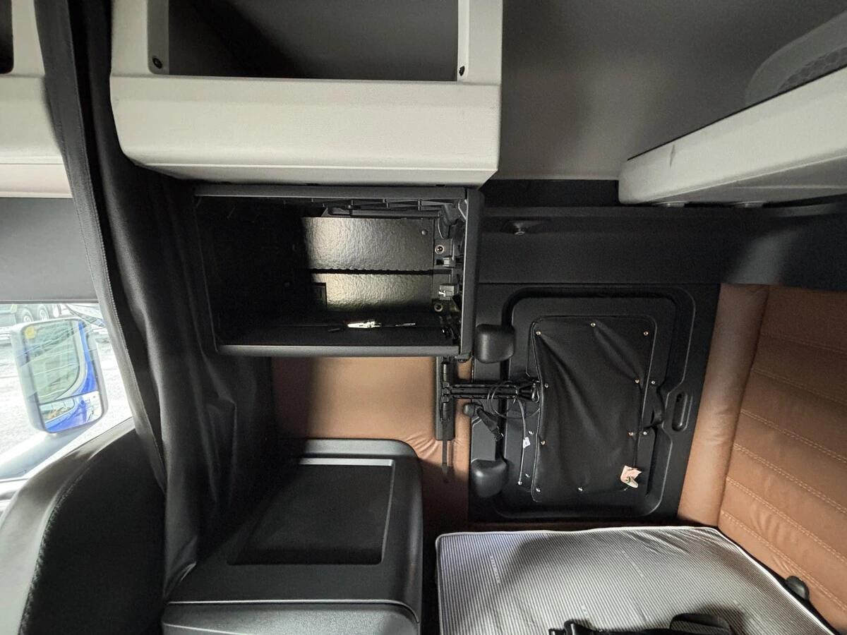 2026 Freightliner Cascadia in Knoxville, TN — photo 14