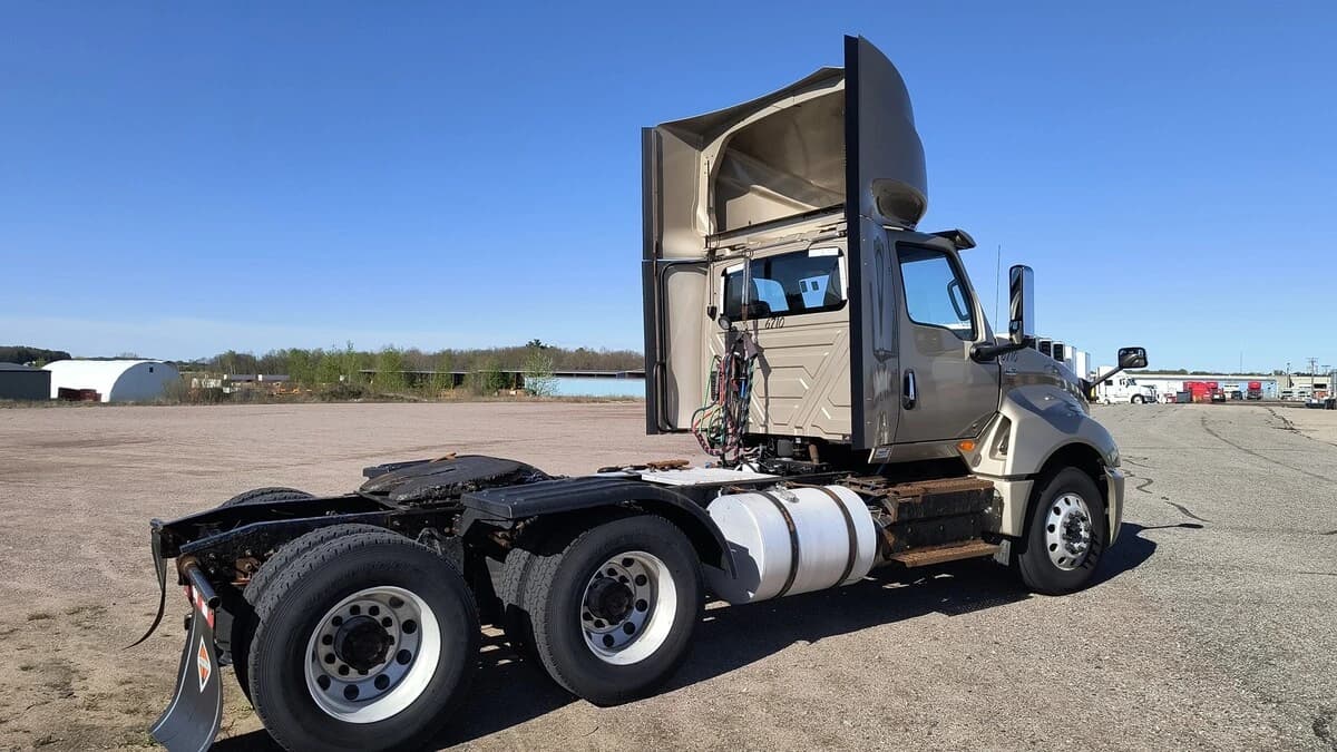 2019 International LT in Duluth, MN — photo 4