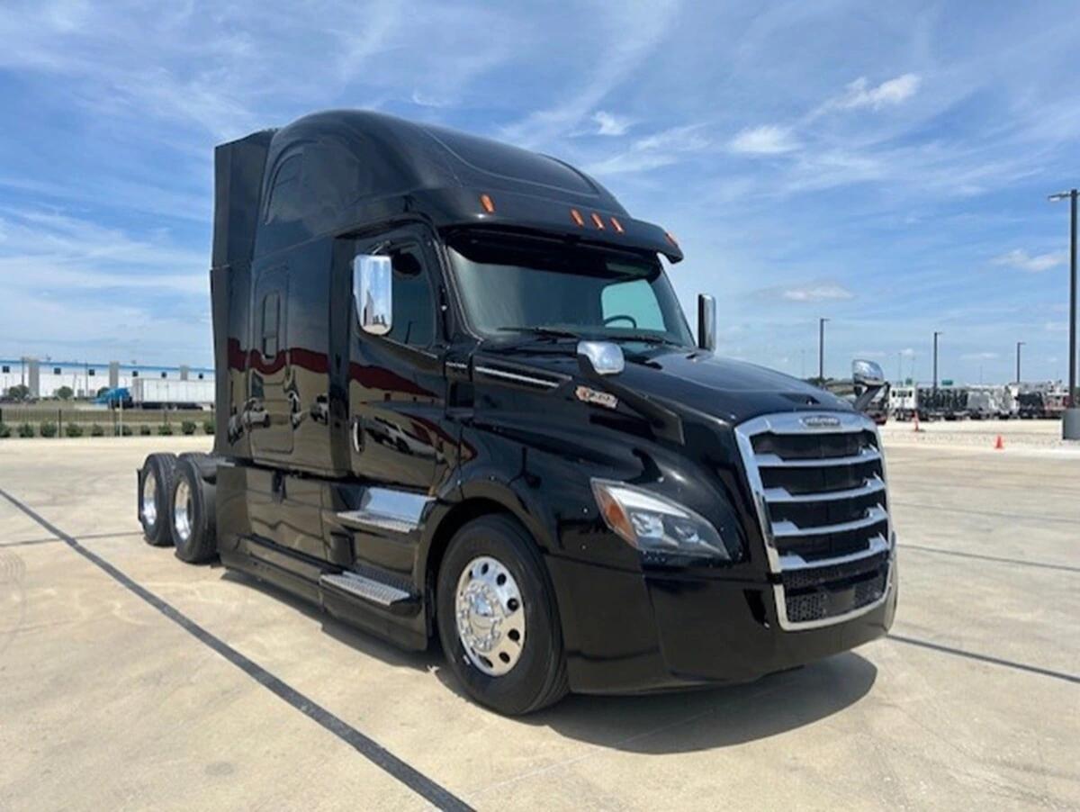 2022 Freightliner Cascadia — photo 6