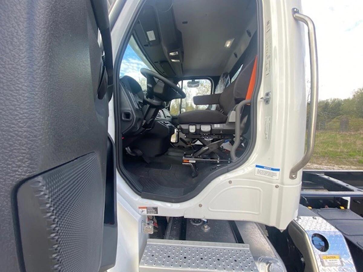 2027 Freightliner M2 106 — photo 11