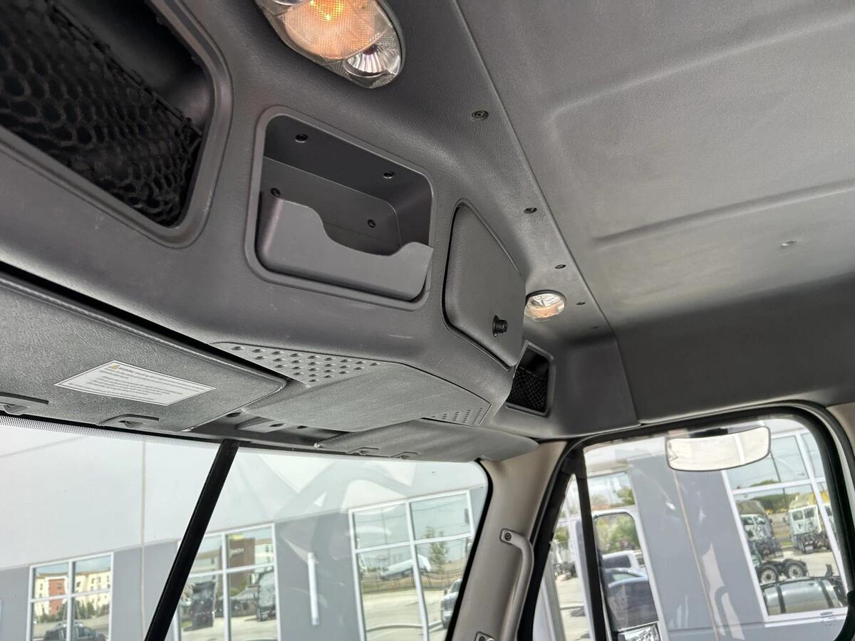 2014 Freightliner Cascadia — photo 18