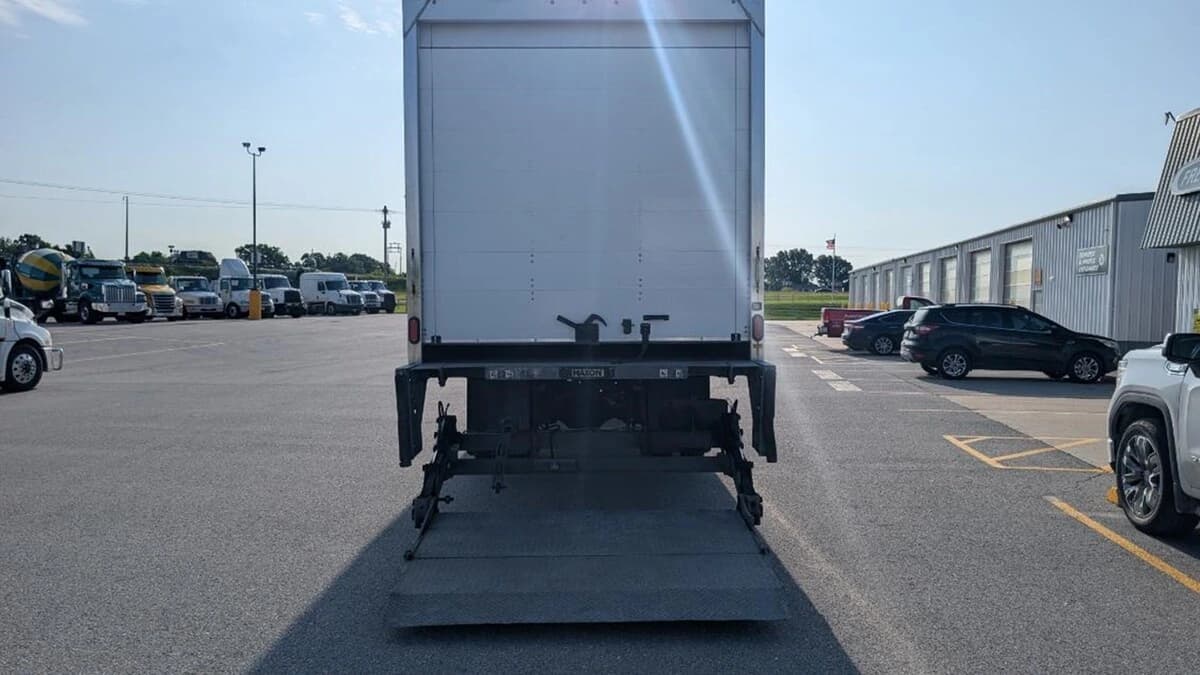2022 Freightliner M2 106 — photo 9