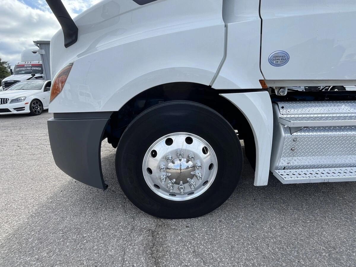 2019 Freightliner Cascadia — photo 16