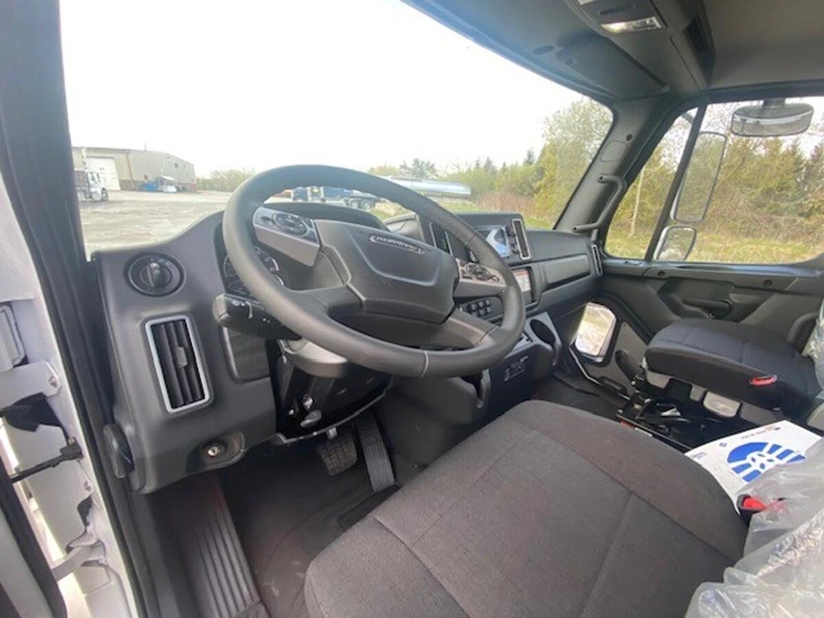 2027 Freightliner M2 106 — photo 10