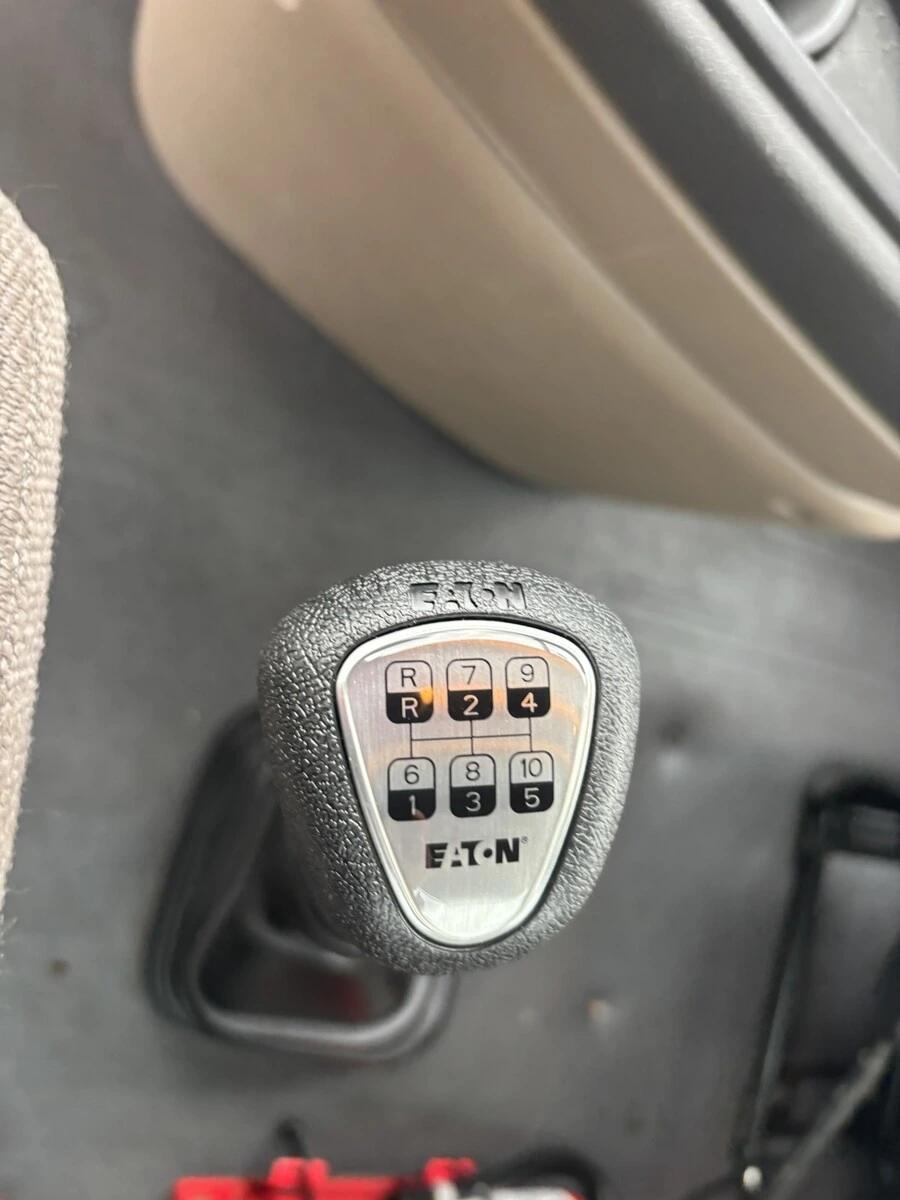 2014 Freightliner Cascadia — photo 16