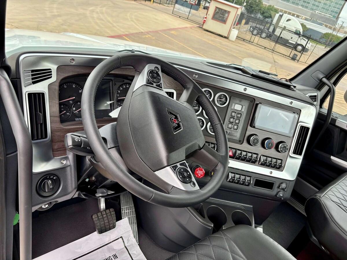 2027 Western Star 49X — photo 15