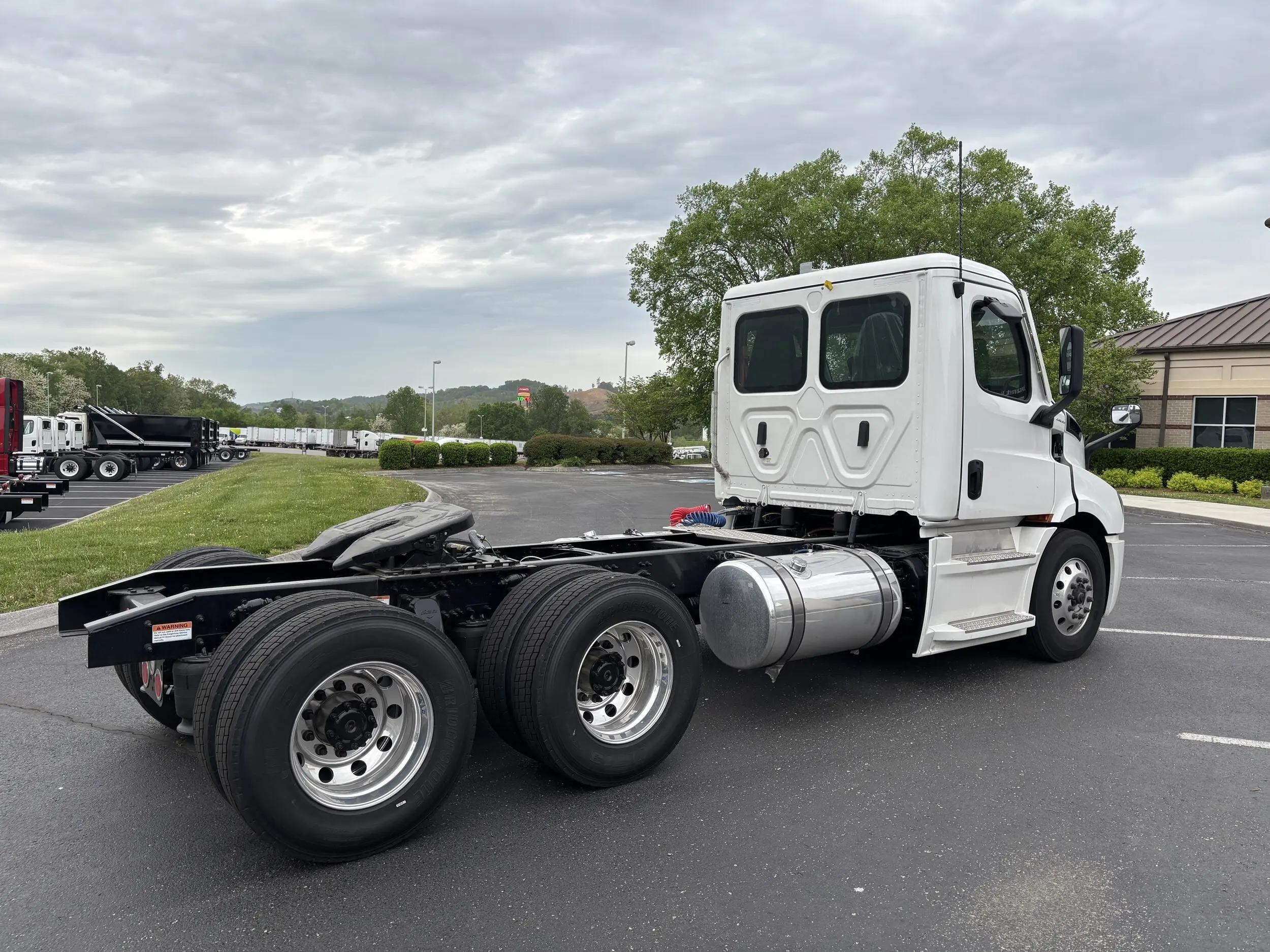 2026 Freightliner Cascadia in Knoxville, TN — photo 5