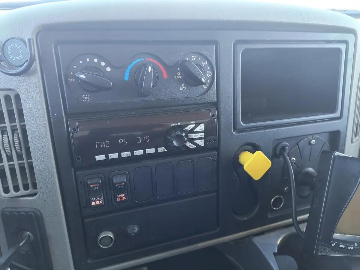 2018 International 4300 in Marshfield, WI — photo 8