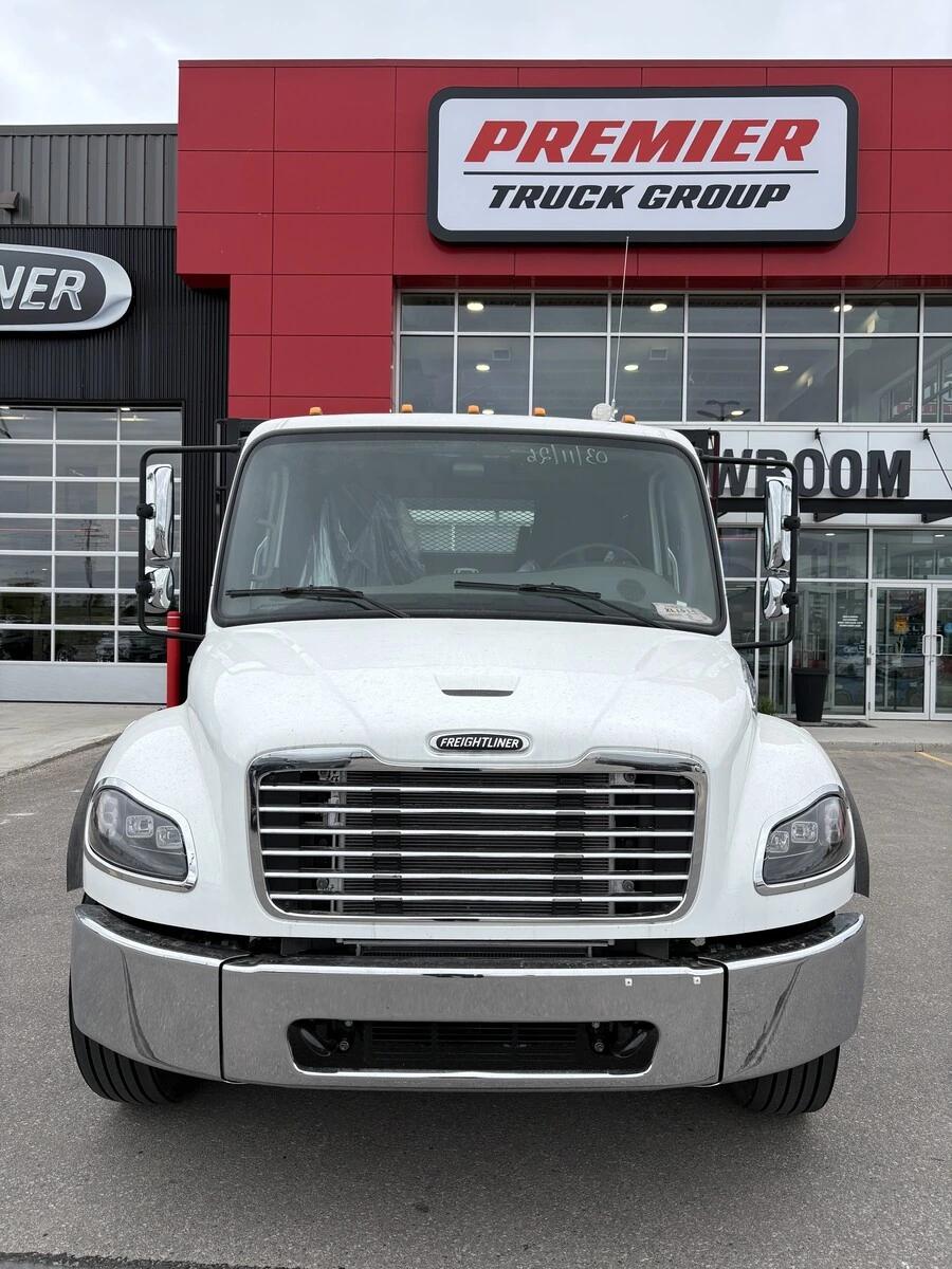 2027 Freightliner M2 106 — photo 2