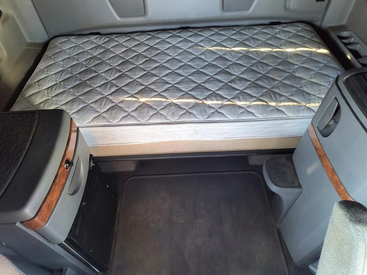 2020 International LT in MN — photo 8