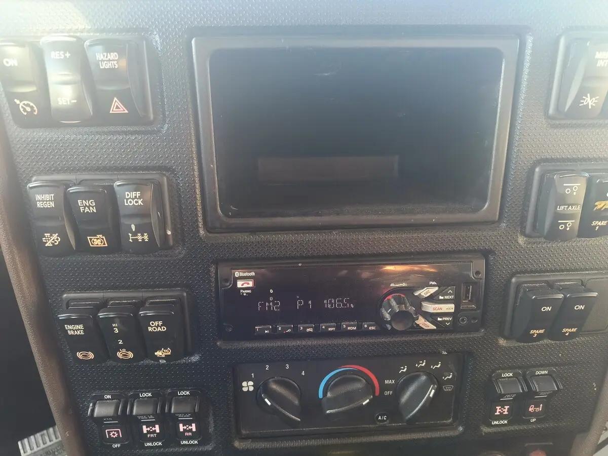 2020 International HX in Marshfield, WI — photo 8