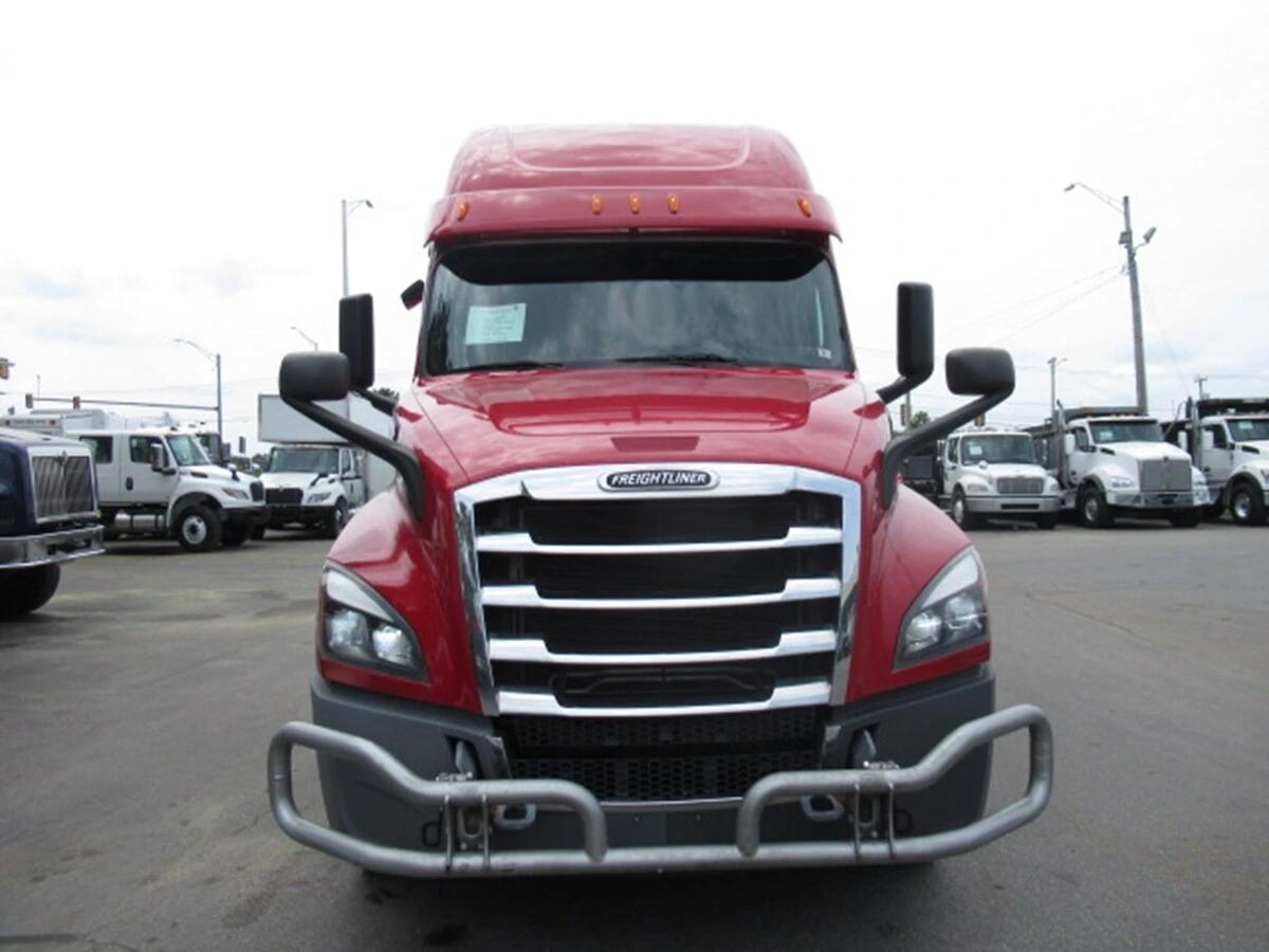 2020 Freightliner Cascadia in Flemington, NJ — photo 2