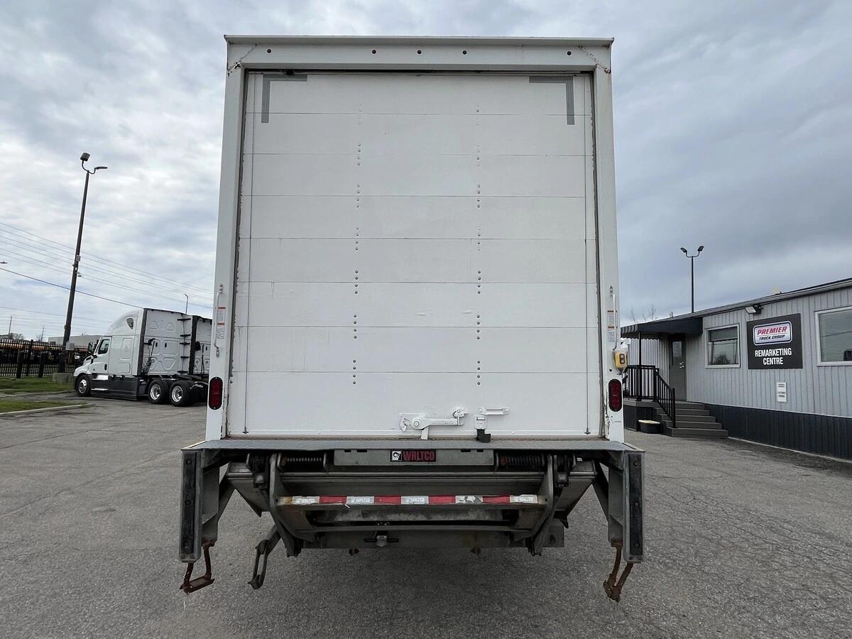 2022 Freightliner M2 106 — photo 10