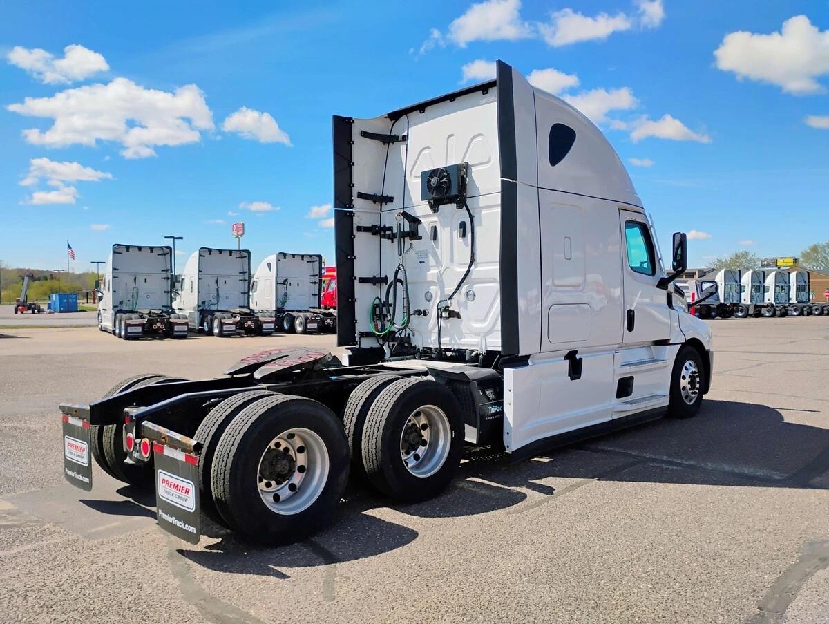 2022 Freightliner Cascadia — photo 5