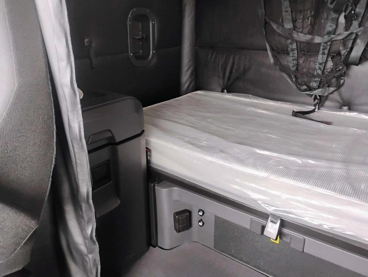 2025 Freightliner Cascadia — photo 19