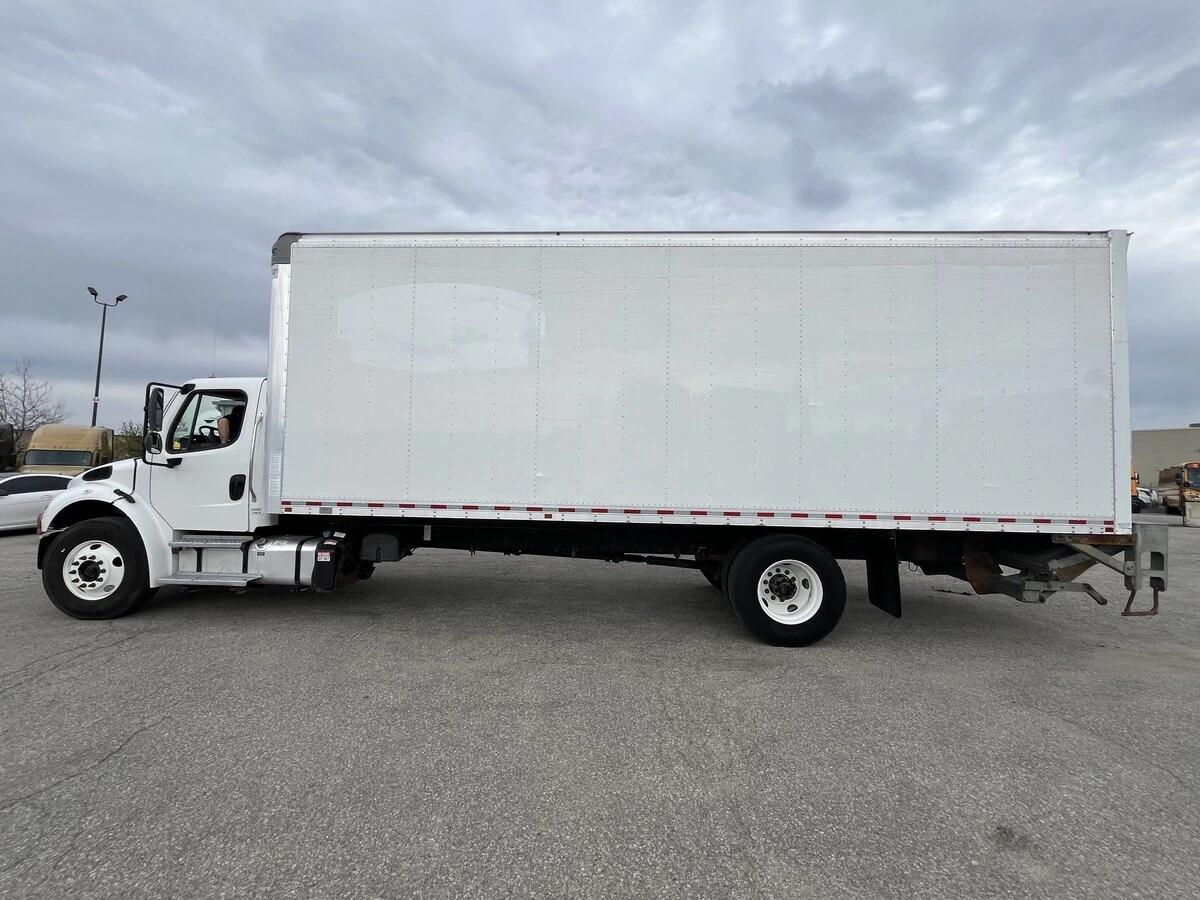 2022 Freightliner M2 106 — photo 17