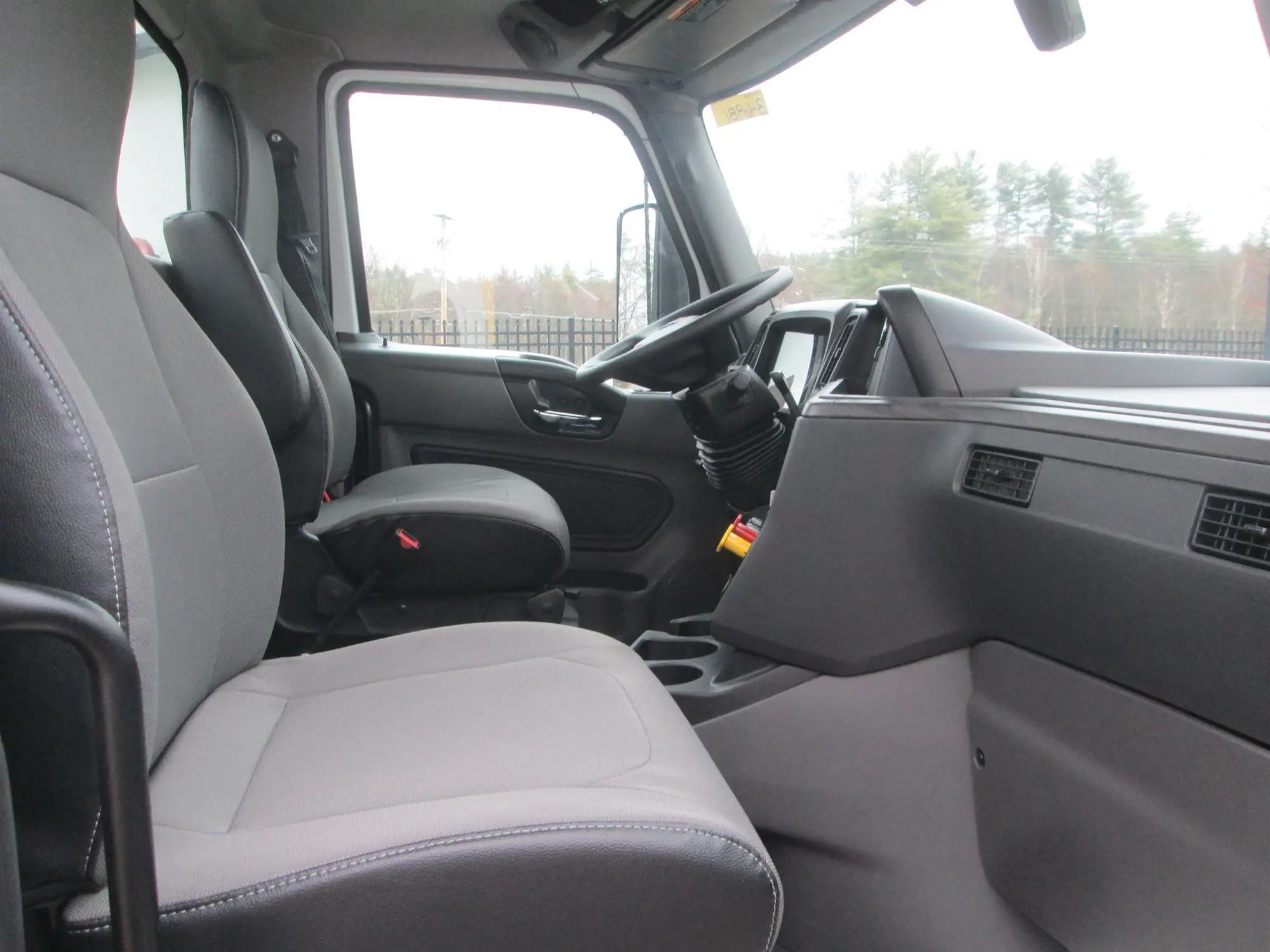 2025 International LT in Linden, NJ — photo 9