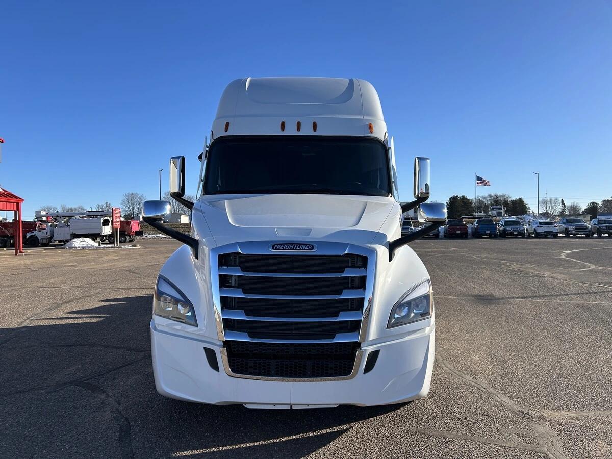 2026 Freightliner Cascadia in Eau Claire, WI — photo 2