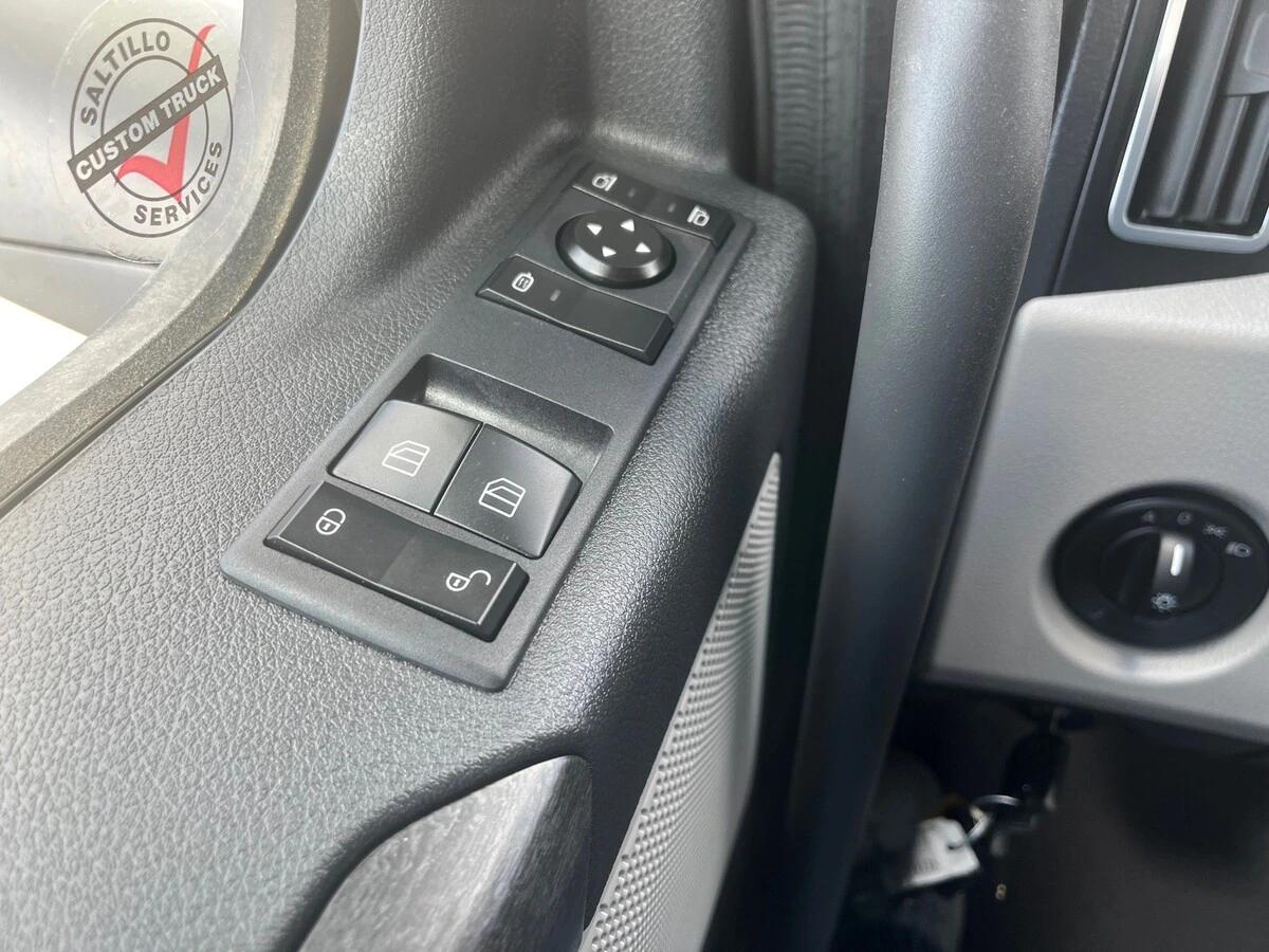 2027 Freightliner Cascadia — photo 12
