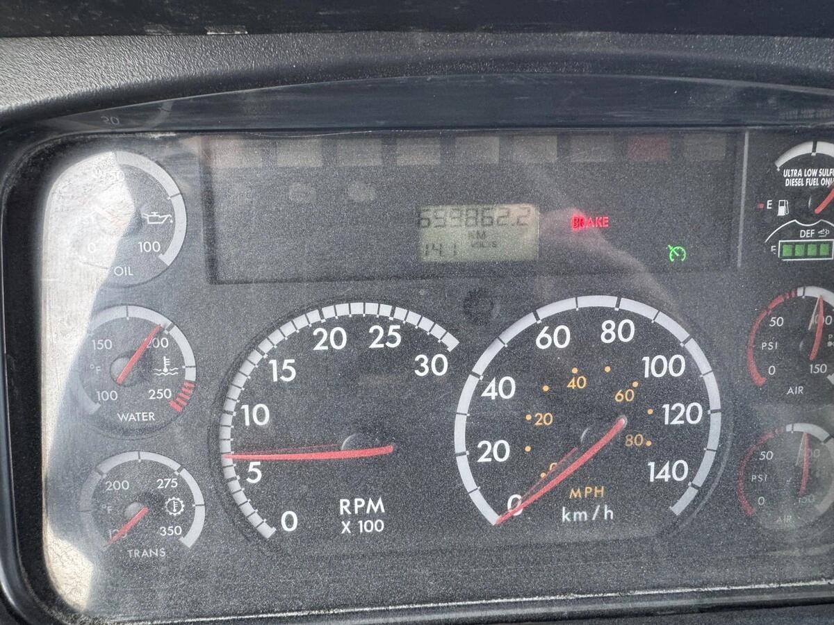 2013 Freightliner 114SD — photo 22
