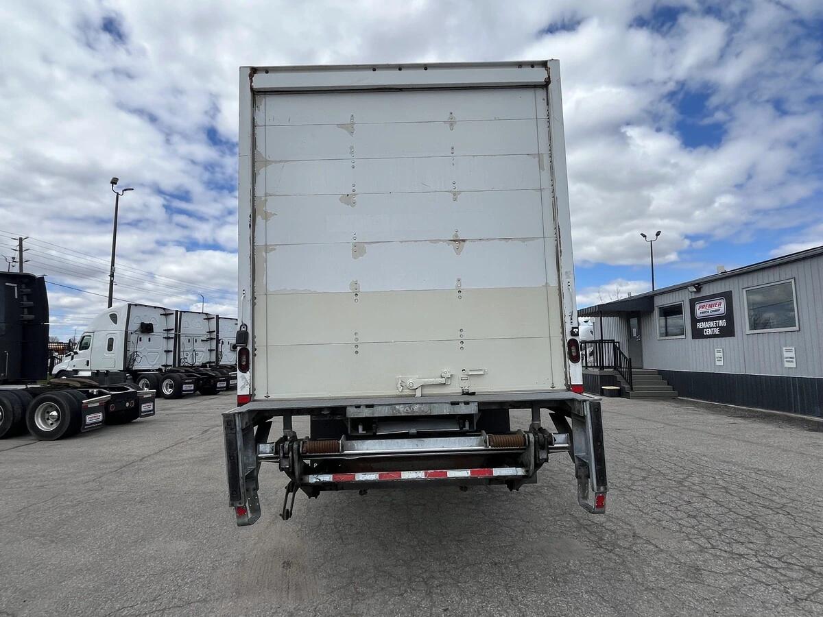 2019 Freightliner M2 106 — photo 12