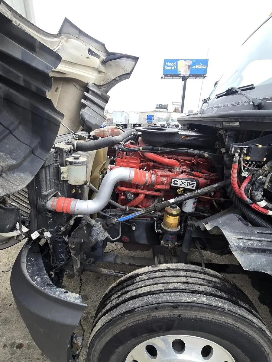 2019 International LT in Louisville, KY — photo 10