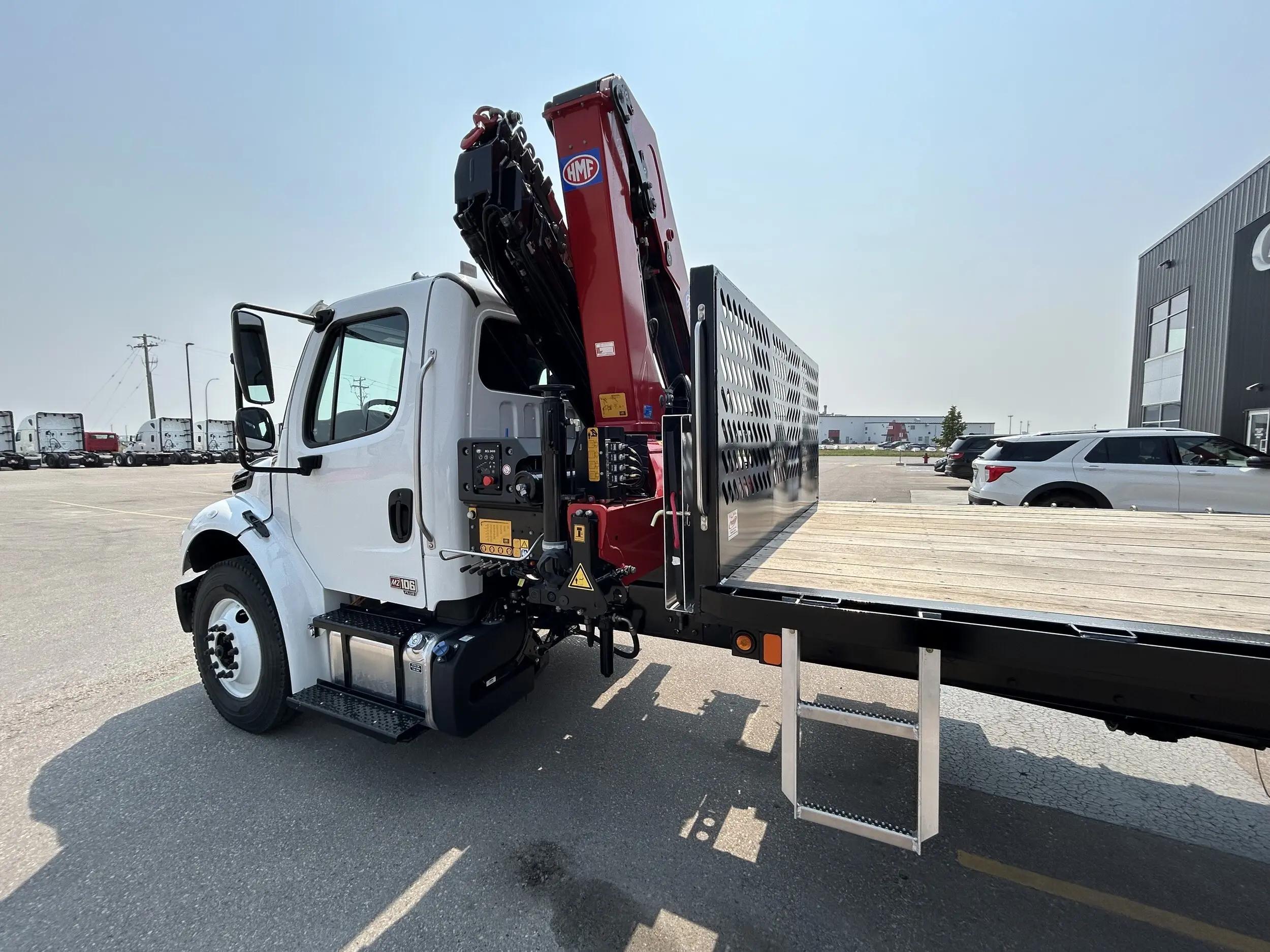 2025 Freightliner M2 106 in Mississauga, ON — photo 4