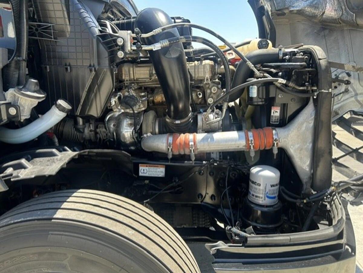 2022 Freightliner Cascadia — photo 12