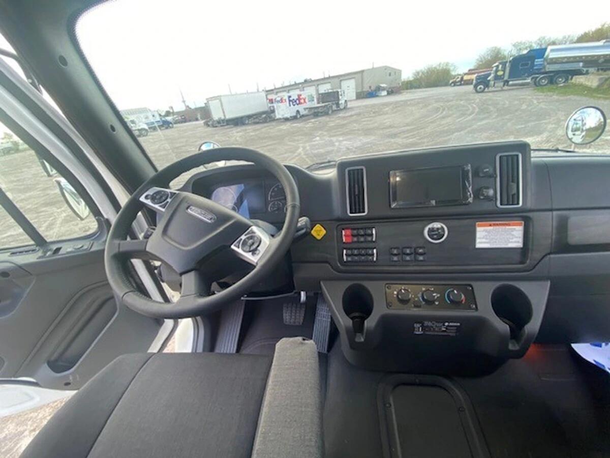 2027 Freightliner M2 106 — photo 12