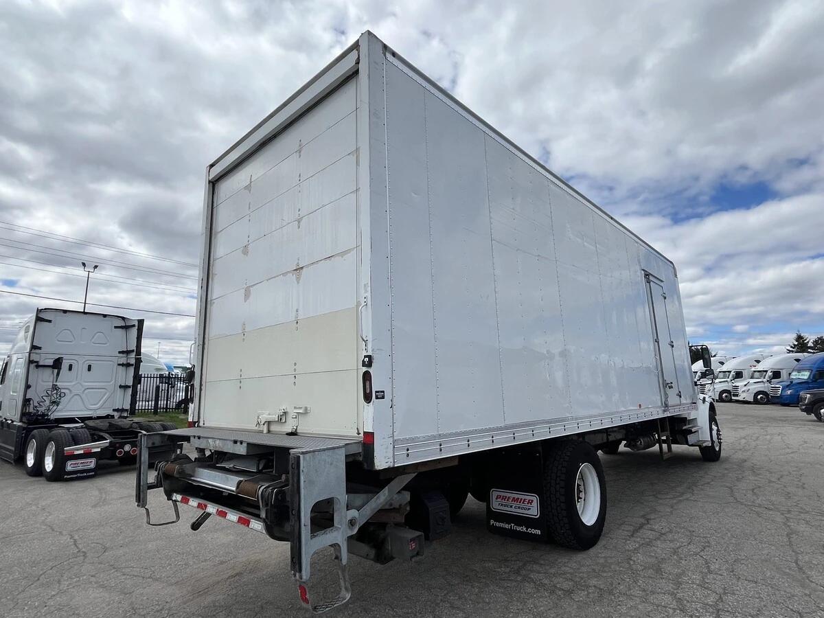 2019 Freightliner M2 106 — photo 11