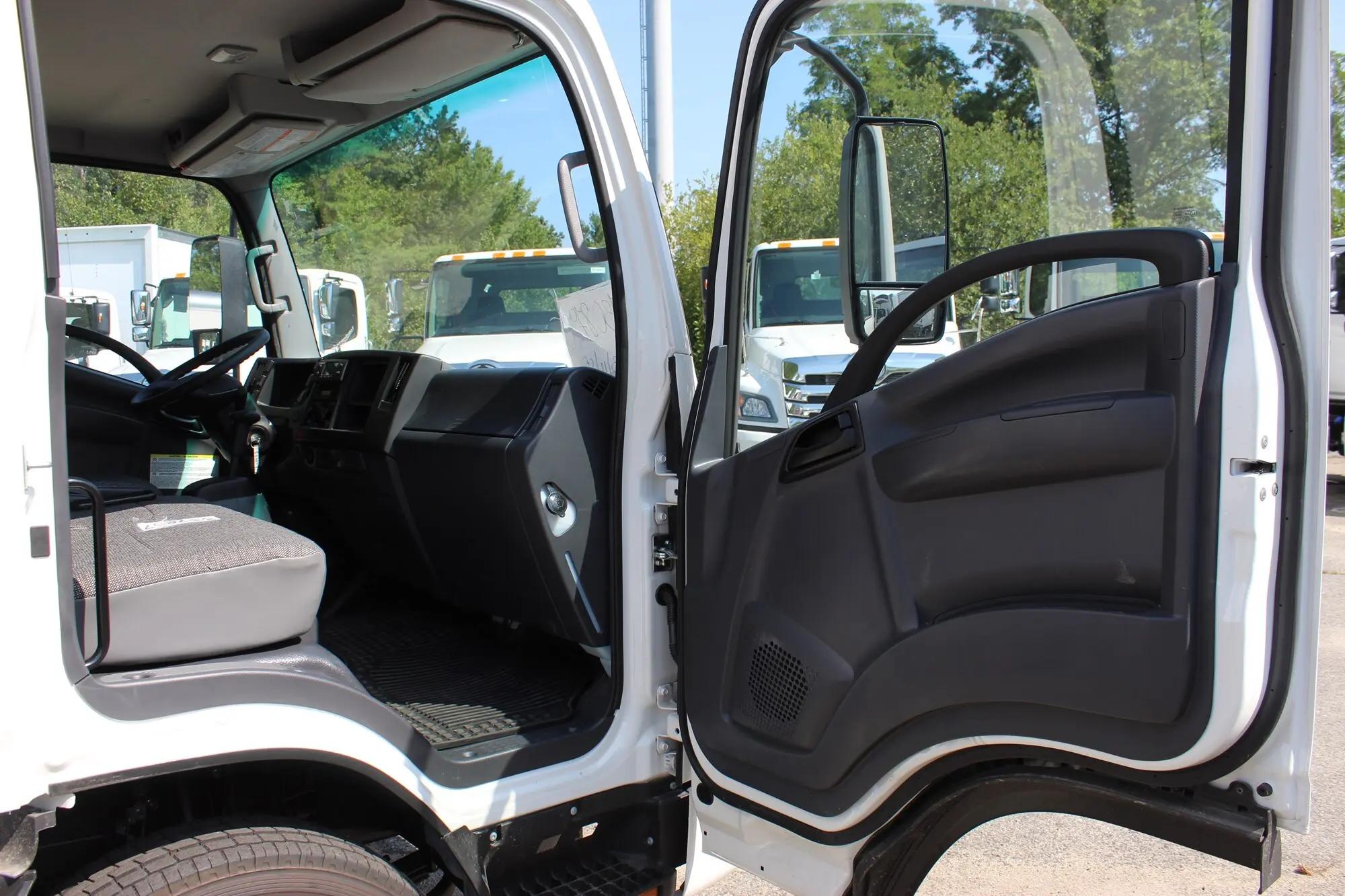 2024 Isuzu NRR in Wilmington, MA — photo 27