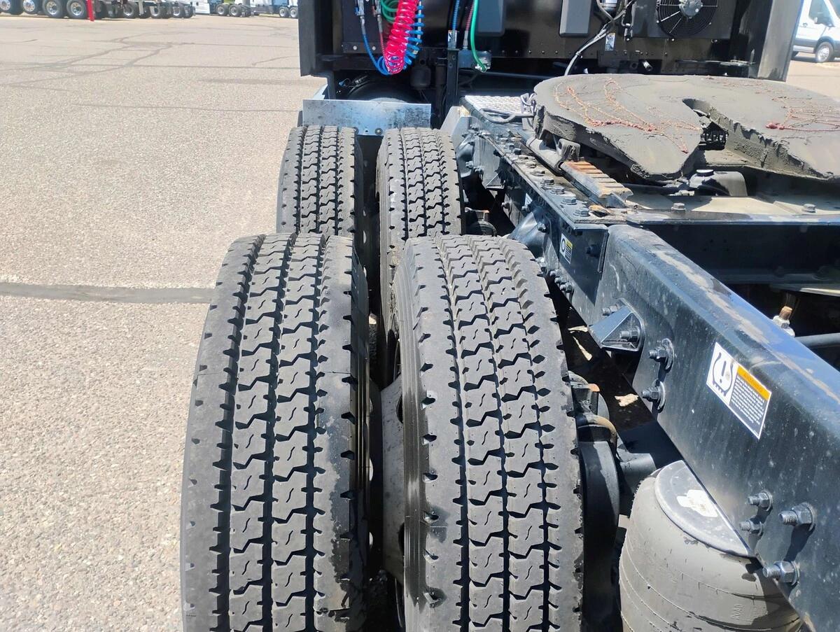 2023 Kenworth T680 — photo 9